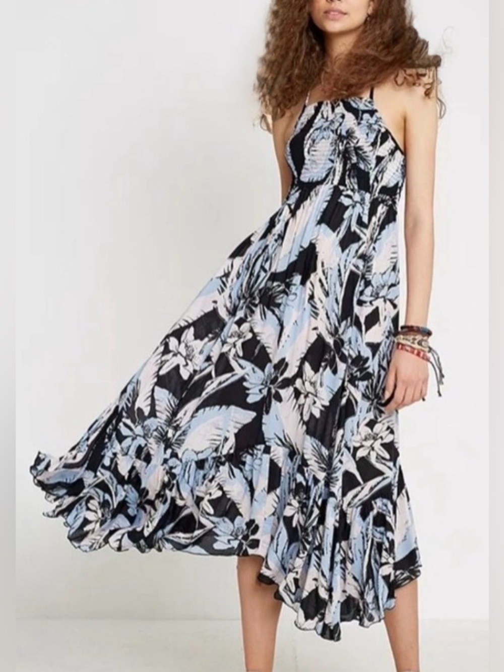 Free People Heatwave MIDI
Slip Dress Strappy Floral Print
Asymmetric Hem Size: S